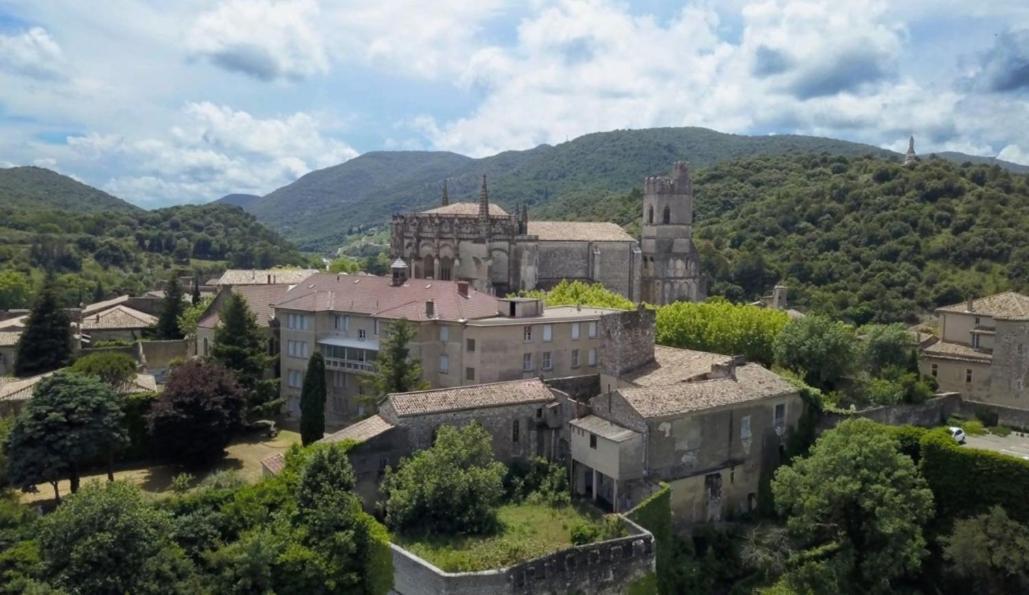 Gite D'Etape Et De Groupe Du Clos Saint Roch Viviers Exterior photo