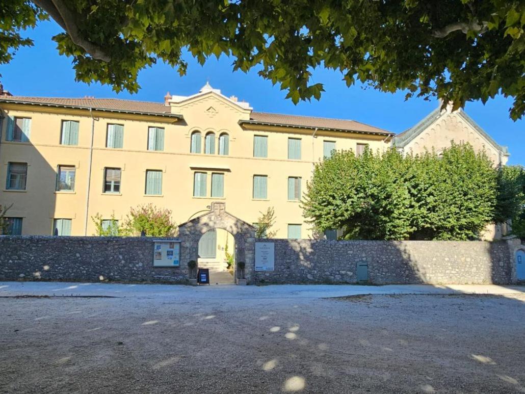 Gite D'Etape Et De Groupe Du Clos Saint Roch Viviers Exterior photo